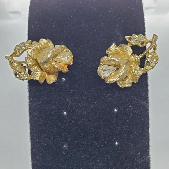 Vintage Rose Clip on Earrings- Brass and Rhinestone - Picture 2 of 8